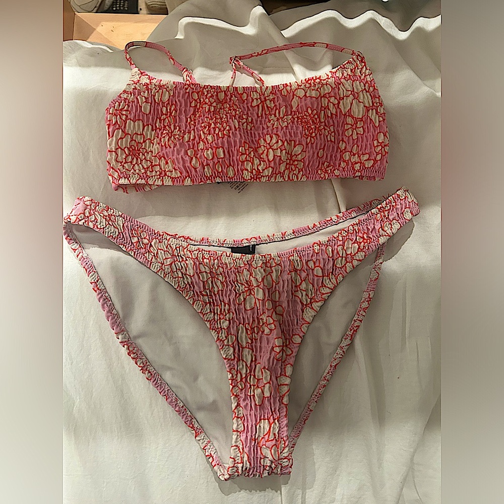 Triangl Bikini pink floral (the clasp on the top is broken) top/bottom sz medium